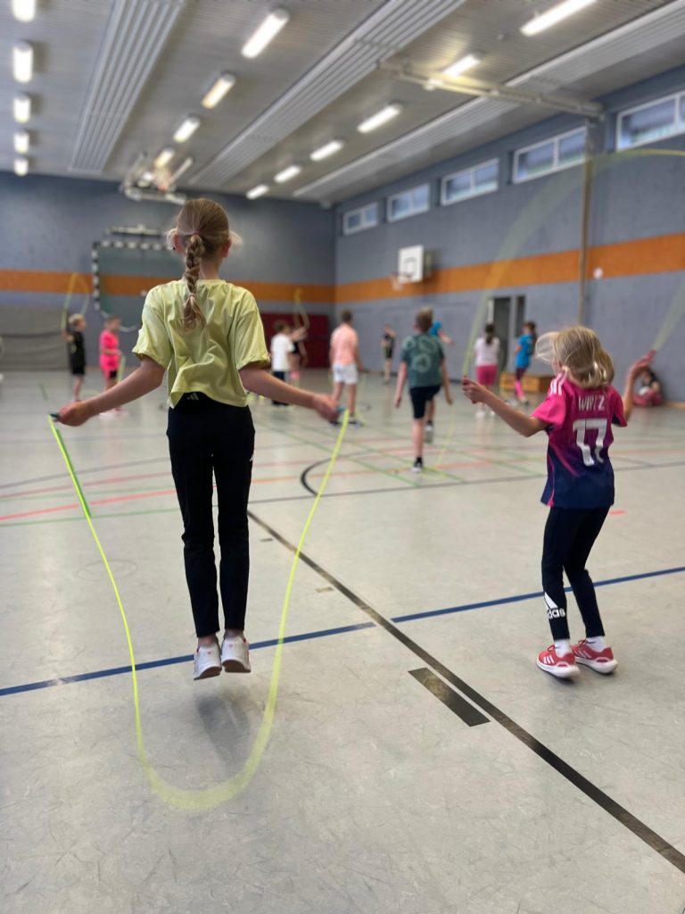 Skipping Hearts: Ein sportlicher Vormittag für unsere Dritt- und Viertklässler Skipping Hearts: Ein sportlicher Vormittag für unsere Dritt- und Viertklässler