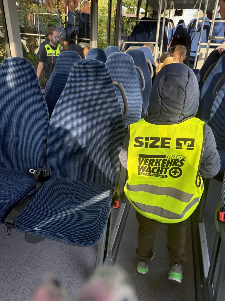 Sicher mit dem Bus und dem Fahrrad unterwegs! Sicher mit dem Bus und dem Fahrrad unterwegs!