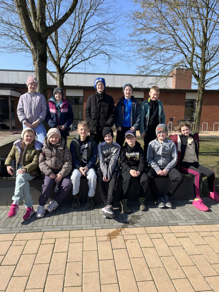 Voller Einsatz im Wasser beim Schwimmwettkampf Voller Einsatz im Wasser beim Schwimmwettkampf